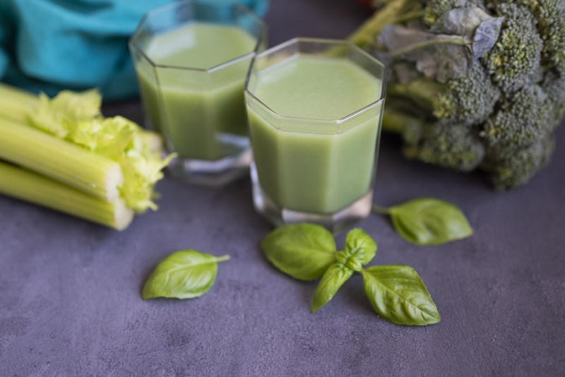 Grön proteinsmoothie med hampaprotein