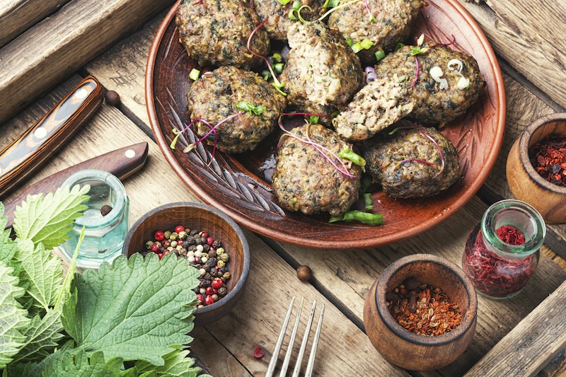 Hampaproteinbiffar med örter