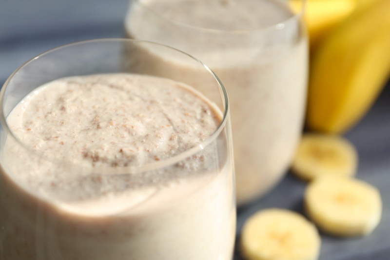 Hampaproteinsmoothie med banan och jordnötssmör