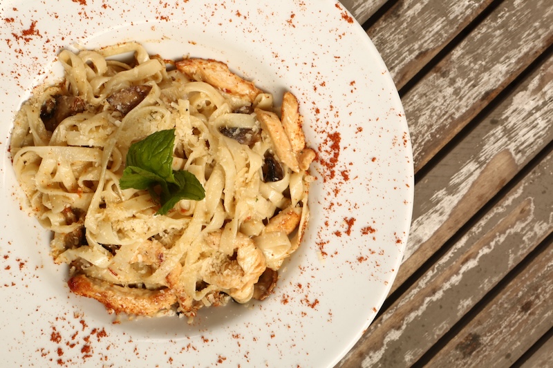 Krämig kycklingpasta med hampafrön
