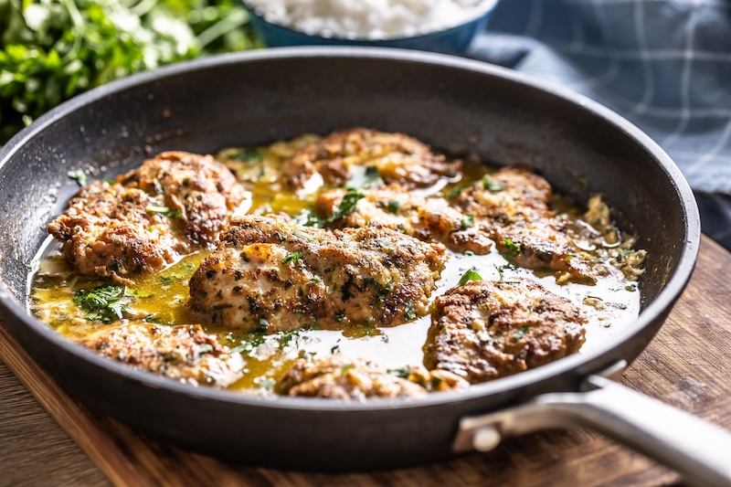 Pannbiff med hampaprotein och löksås