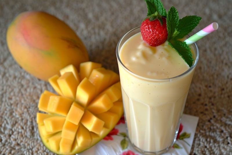 Tropisk hampasmoothie med mango
